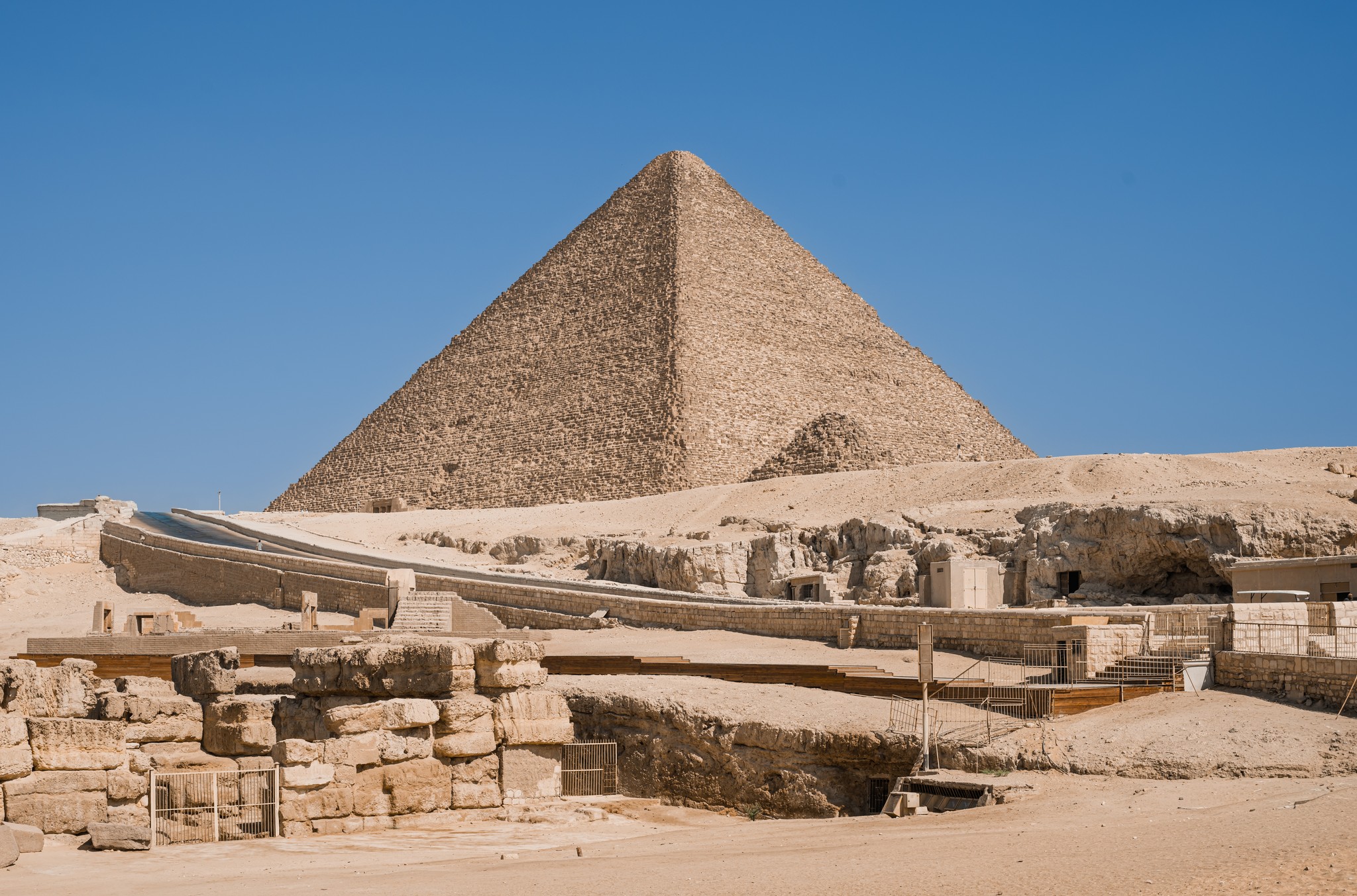 Giza Plateau: Ancient Wonders Under the Egyptian Sun