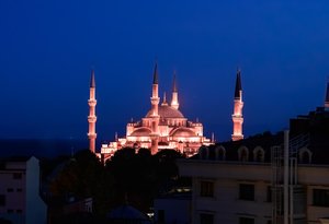Istanbul’s Majestic Blue Mosque Illuminated at Night