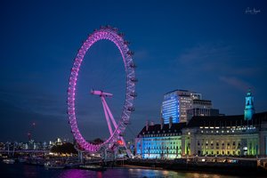 London's Illuminated Skyline: The London Eye at Night